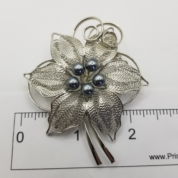 Vintage Silvertone Wirework Flower Brooch Pin Faux Pearls Gray Large Estate - Picture 2 of 10